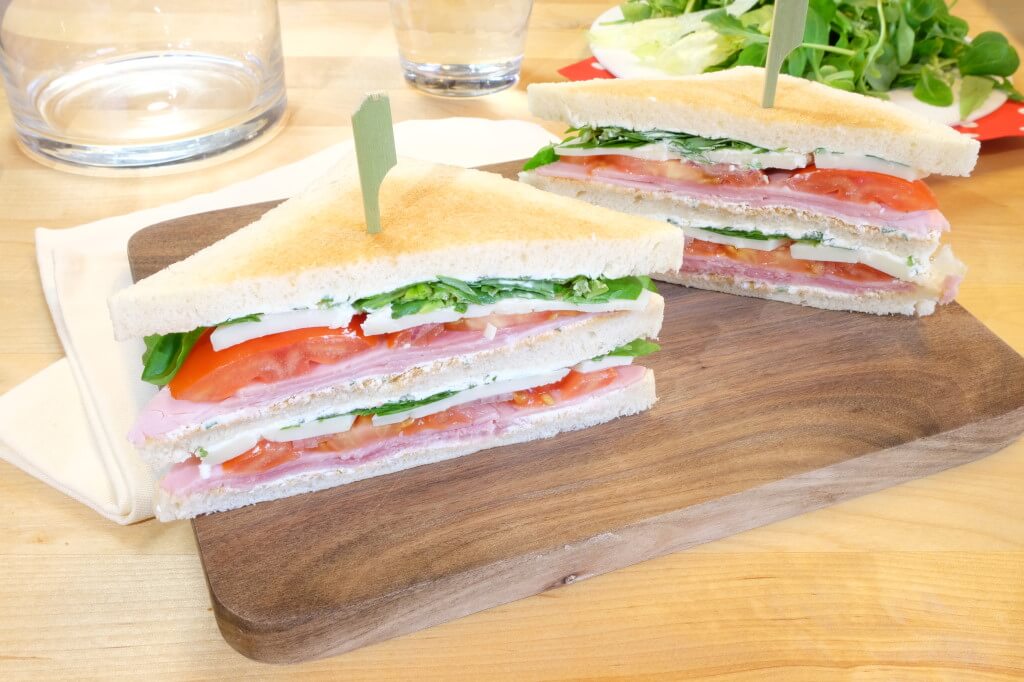 Apéritif Sandwich au jambon, boursin et tomates catering ile maurice