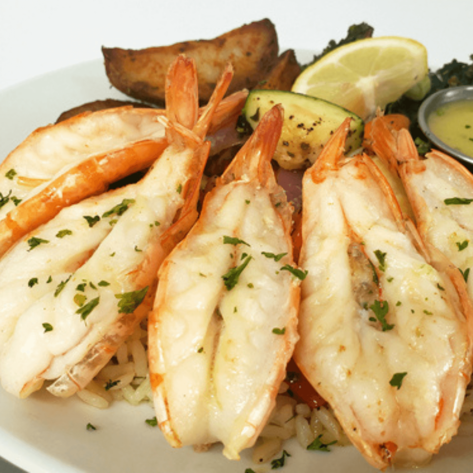 Canapé crevette en papillon et sauce pruneaux traiteur Ile Maurice