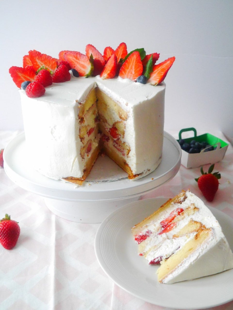 Genoise aux fruits rouge Catering Ile Maurice