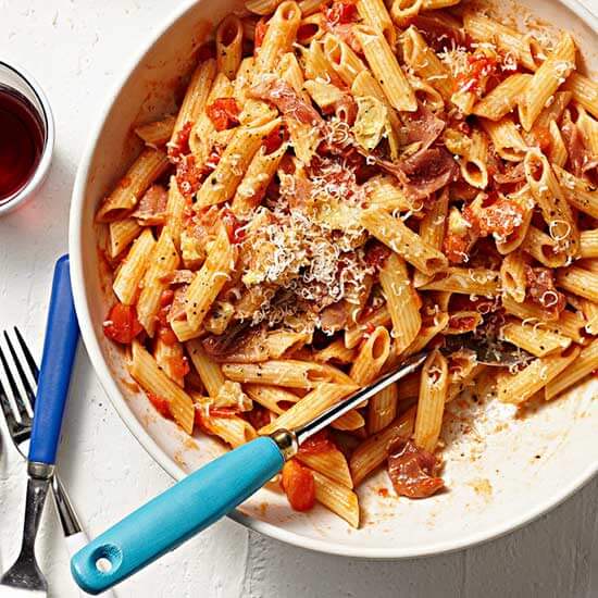 Met pâtes penné à la sicilienne et parmesan traiteur ile Maurice