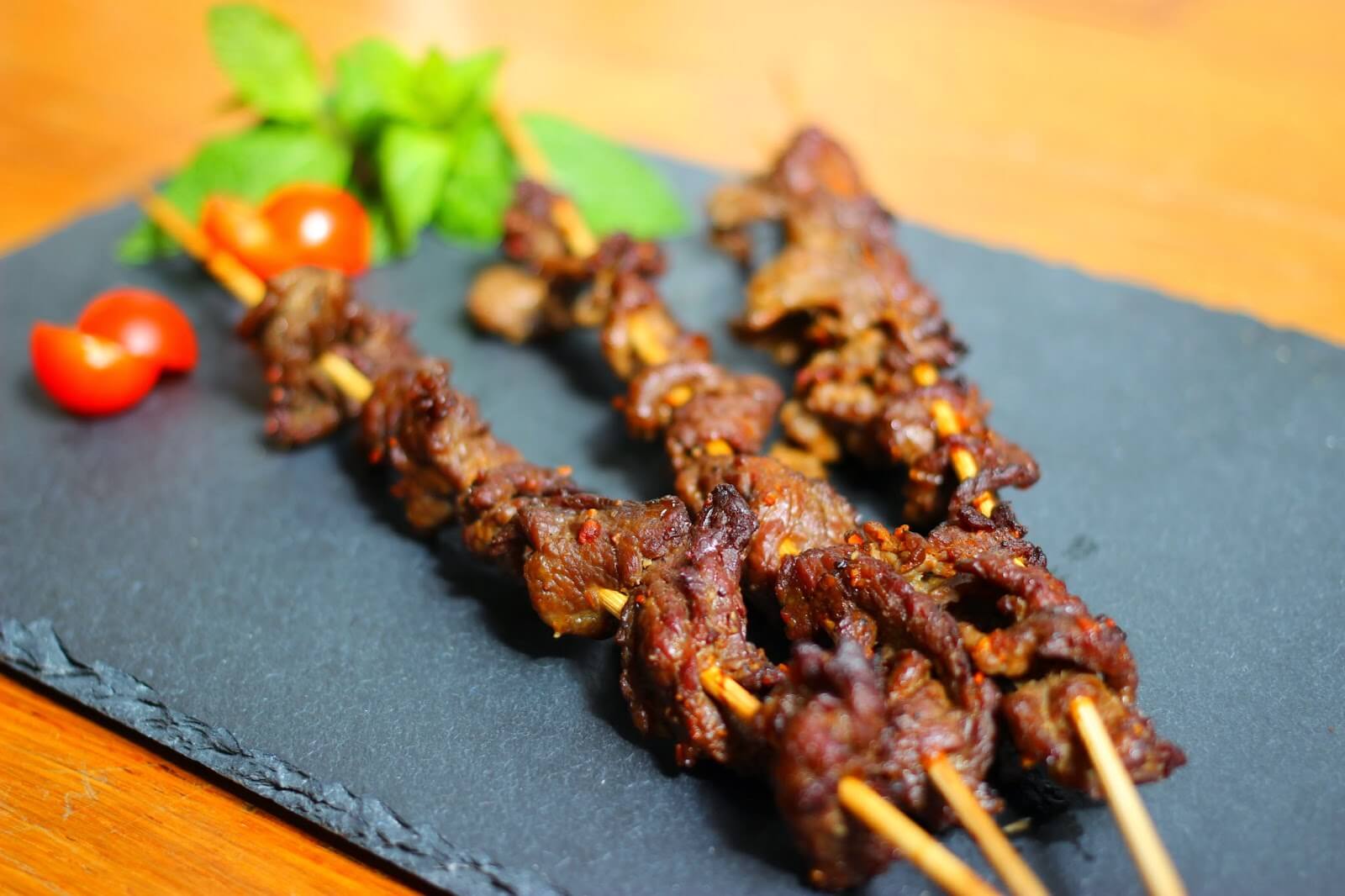 Mise en bouche brochette de boeuf saté et pistaches Catering Ile Maurice