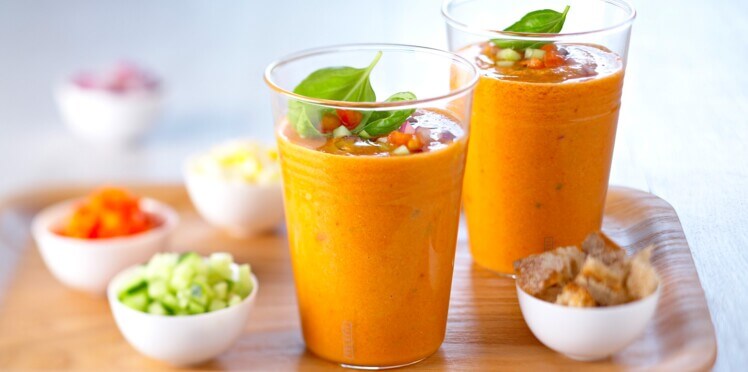 Mise en bouche gaspacho de giraumon parfumé à l'orange traiteur Ile Maurice