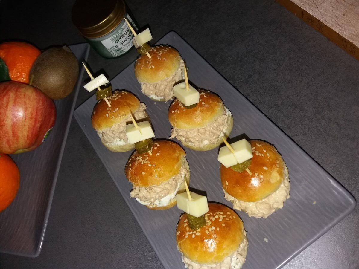 Mise en bouche mini burger au thon Catering Ile Maurice